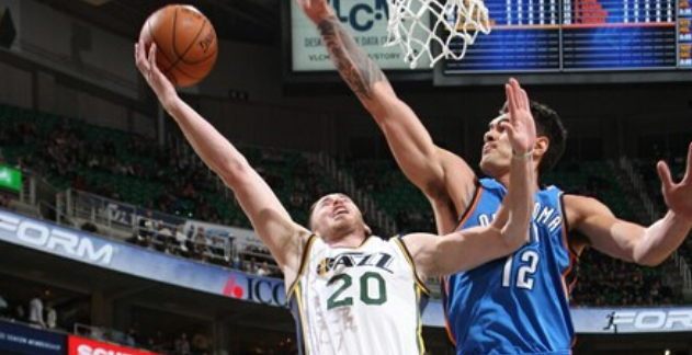 致使两球落 致使两球落